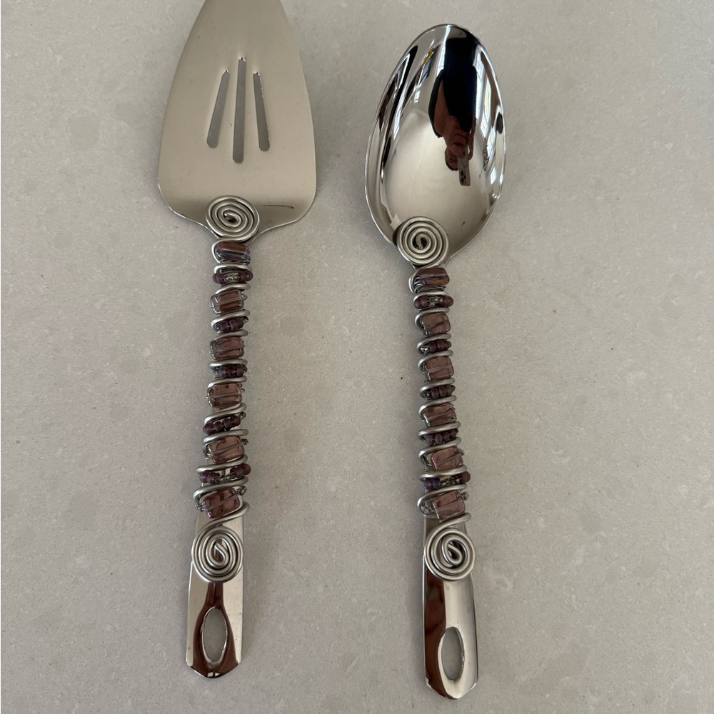 Set of 2 Oneida serving spoon and pie/cake server 18/8 stainless